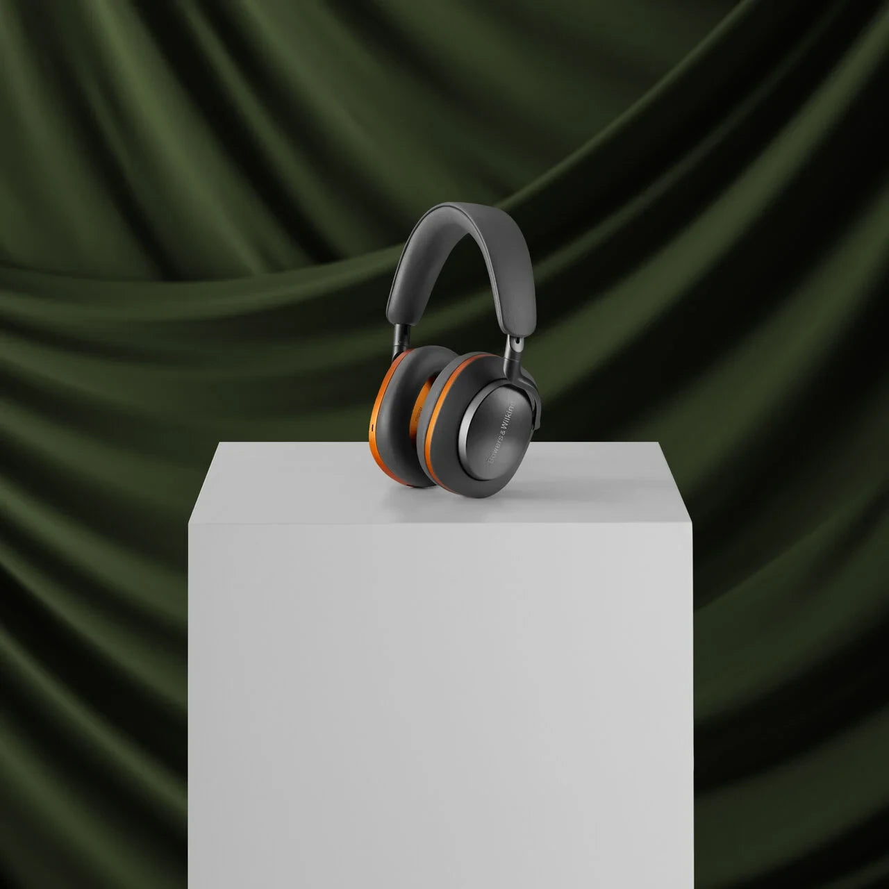 Px8 McLaren Audifonos inalámbricos con cancelación de ruido | Bowers & Wilkins