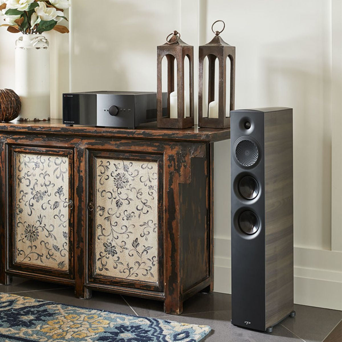 Premier 700F Par de bocinas tipo torre | Paradigm
