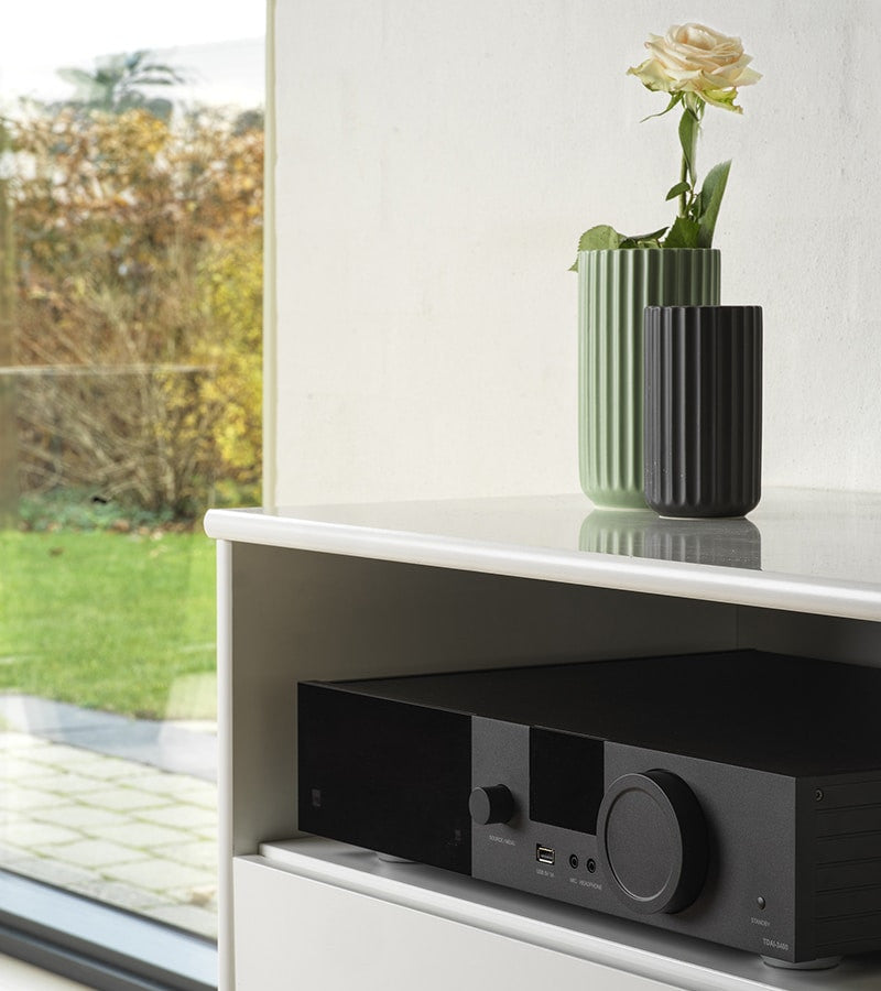 Lyngdorf Amplificador integrado y procesador de audio Basico