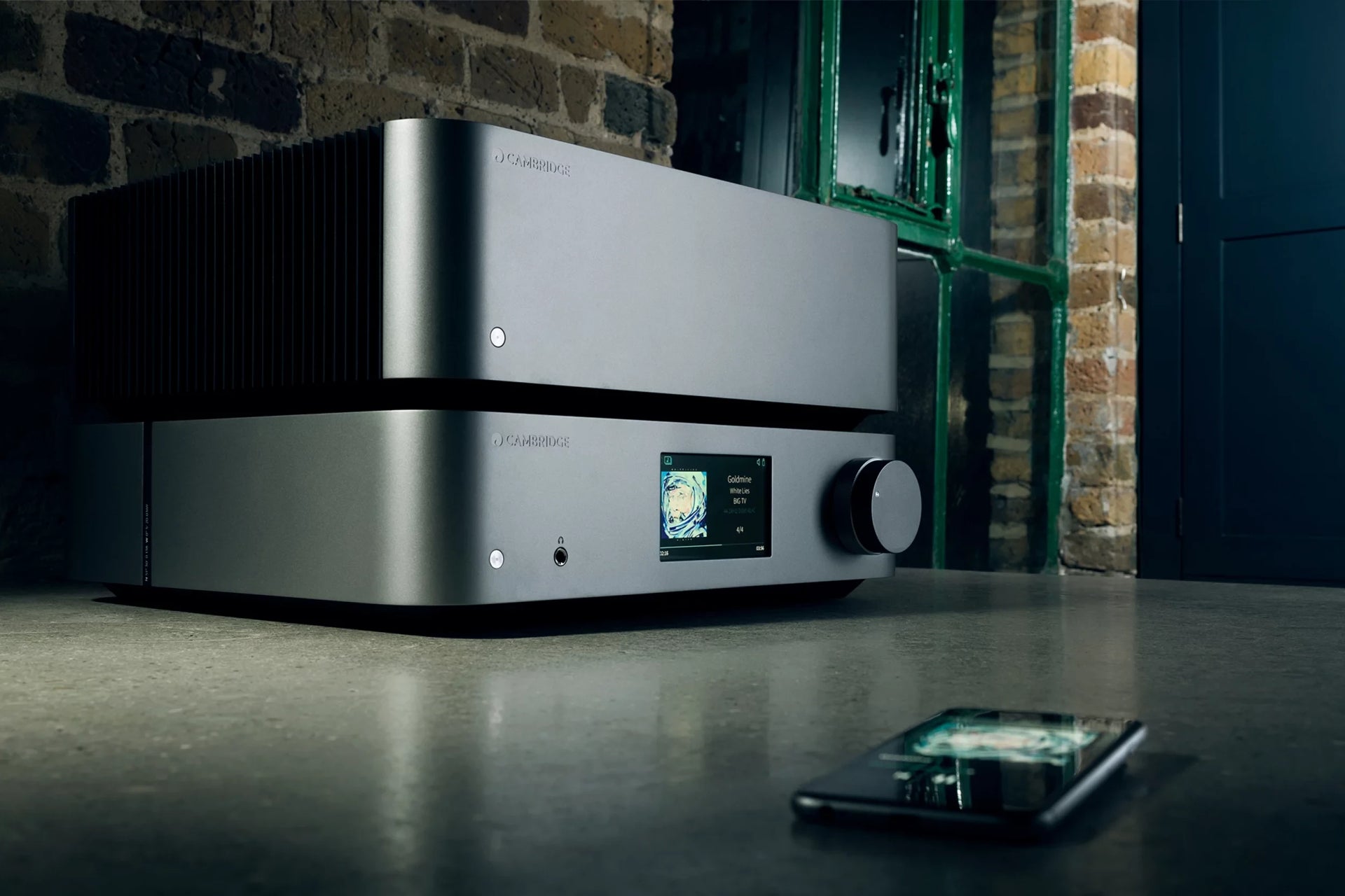 Edge W Amplificador de poder Hi - end con cuerpo de aluminio | Cambridge Audio