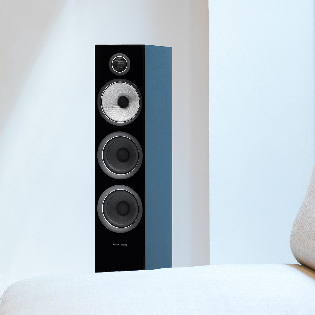 B&W 704 S2 Par de bocinas compactas | JMIaudiovideo