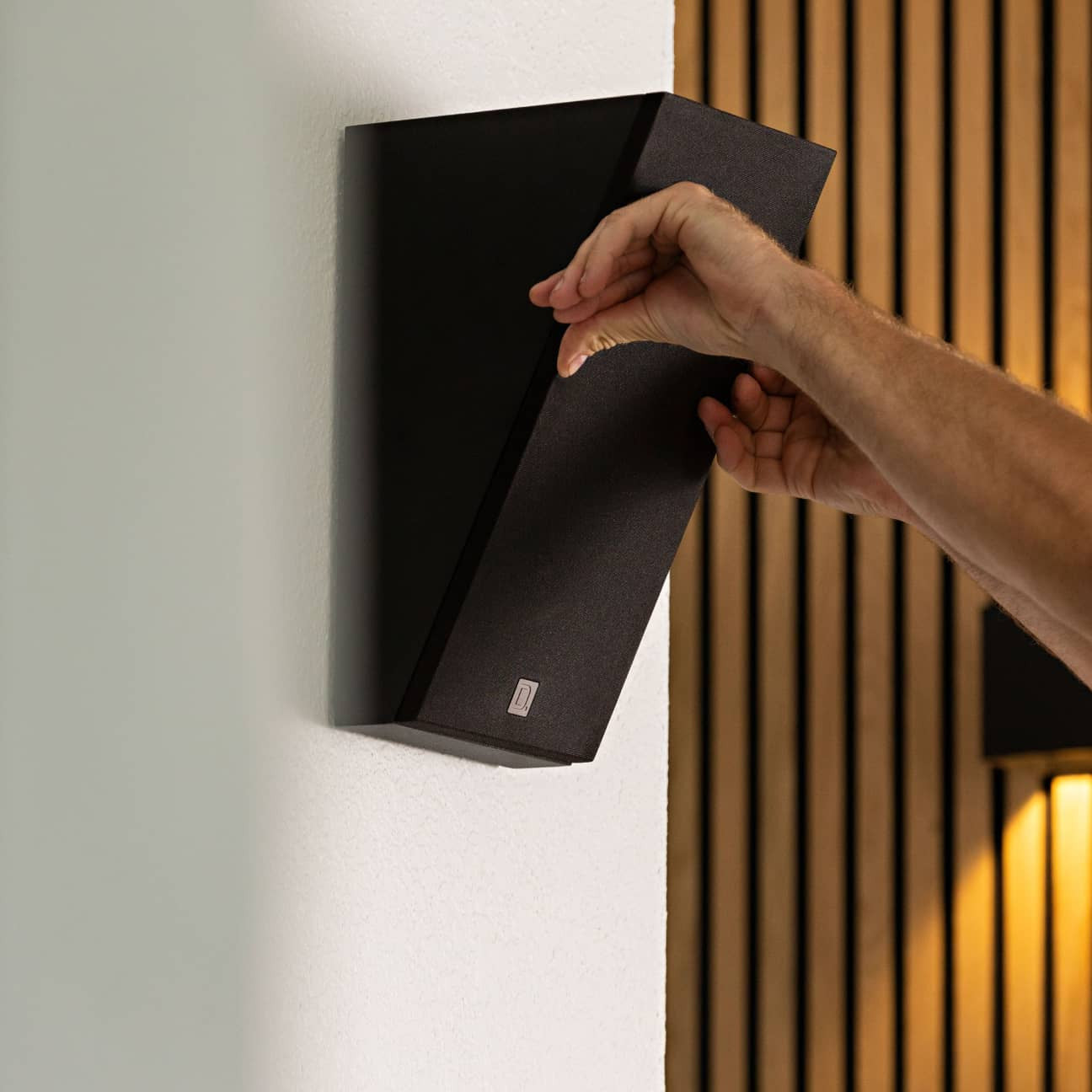 Dymension DM95 Par de bocinas surround o Atmos | Definitive Technology
