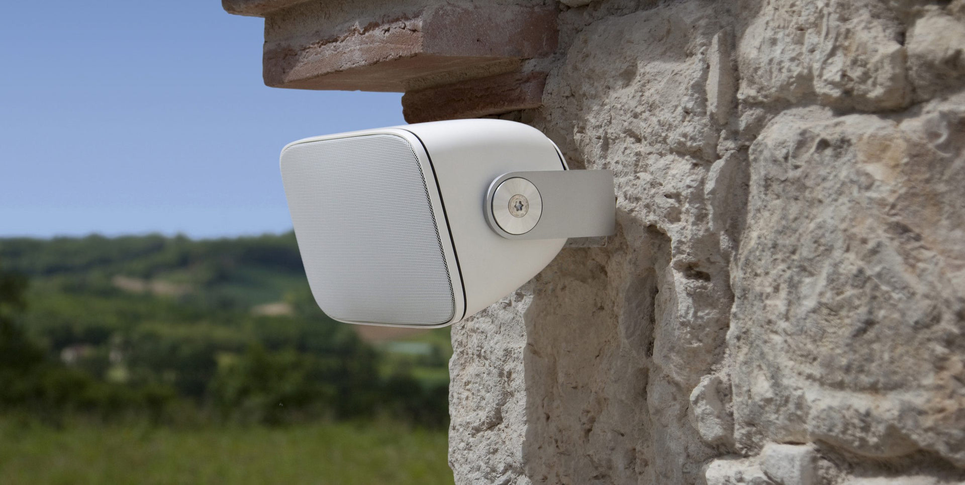 AM-1 Par de bocinas para exterior/interior de alta fidelidad | Bowers & Wilkins