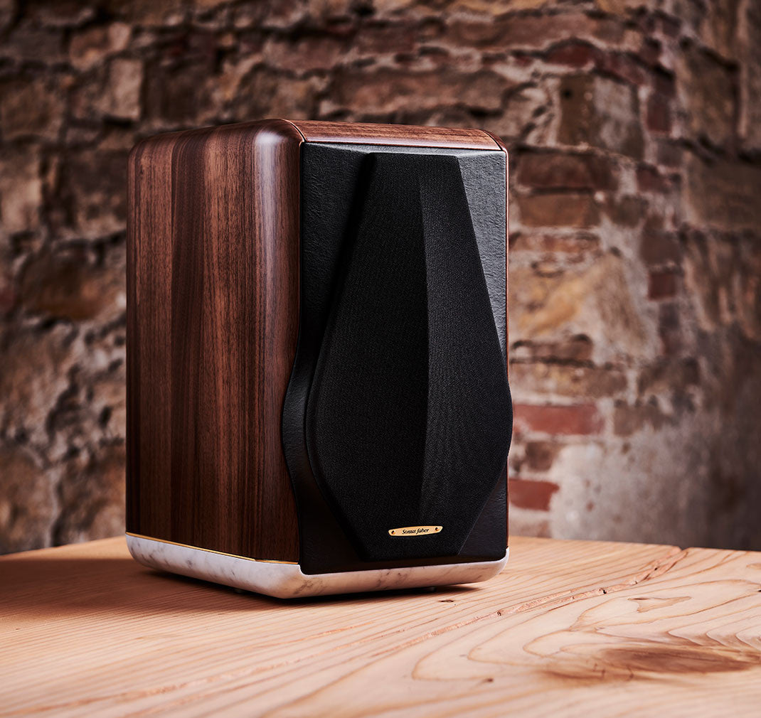 Electa Amator III Par de bocinas de repisa con base de marmol | Sonus Faber