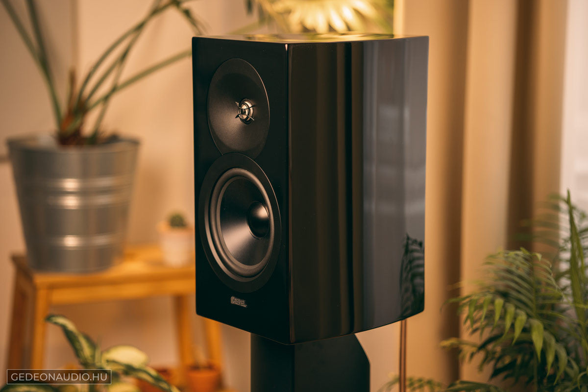 M16 Par de Bocinas de repisa | Revel