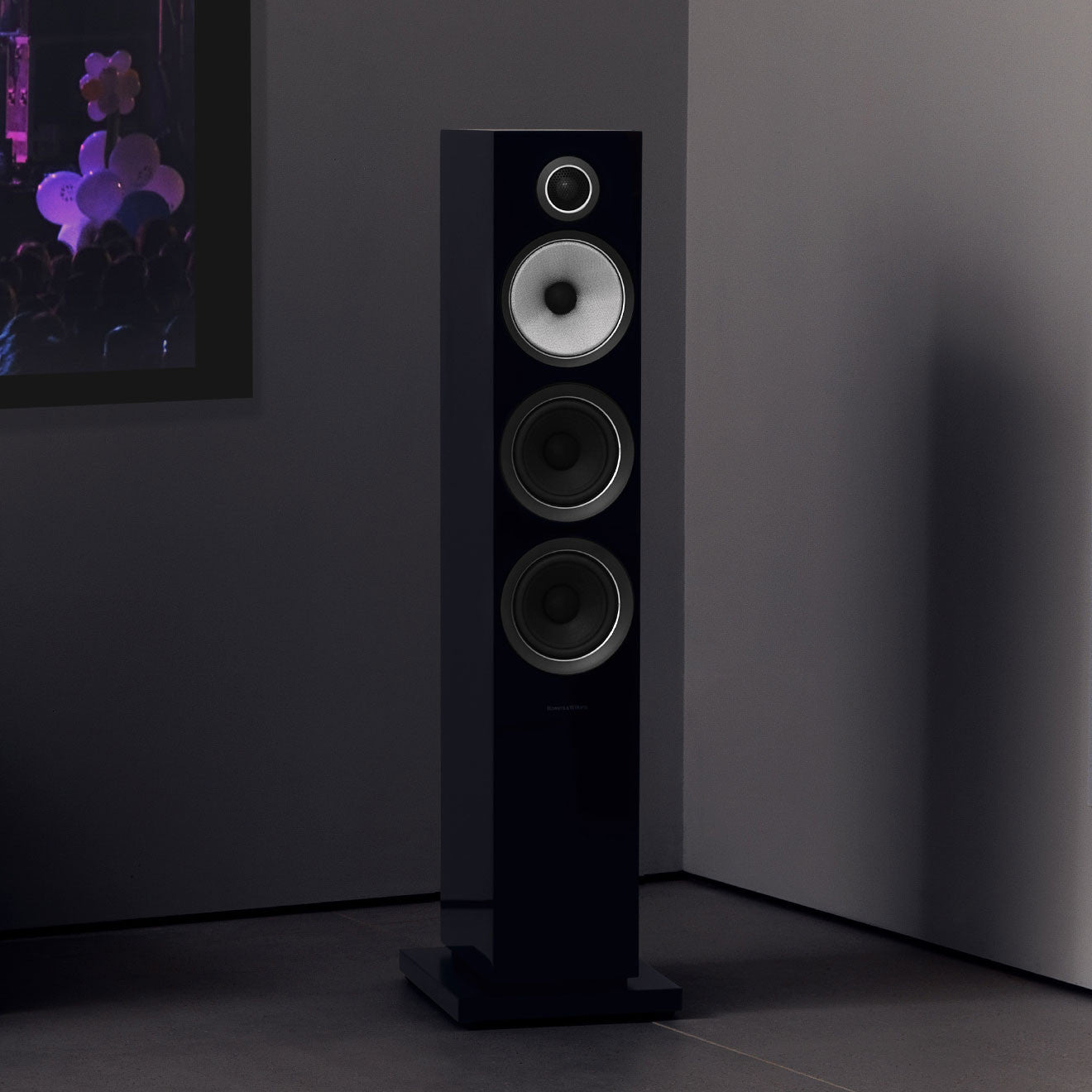 B&W 704 S2 Par de bocinas compactas | JMIaudiovideo