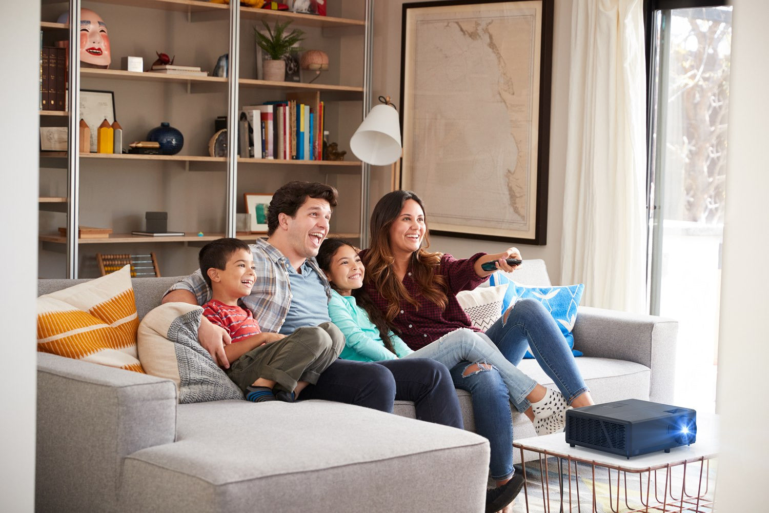 UHZ55 Proyector lasér 4K UHD para cine en casa | Optoma